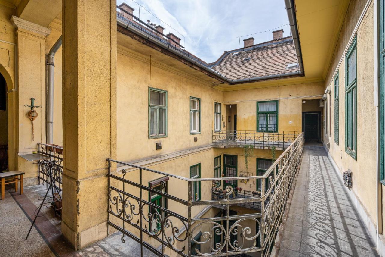 Youth Motive Studio With Gallery Budapest Exterior photo